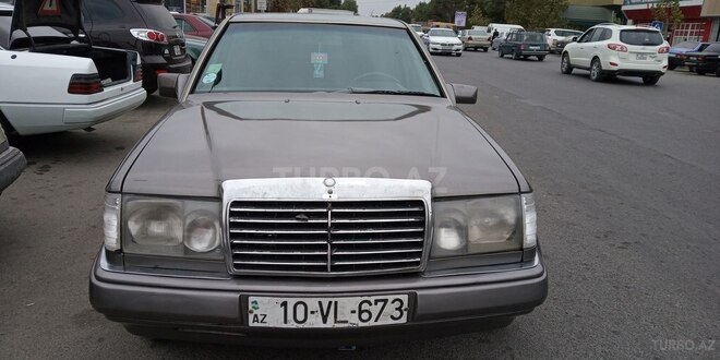 Mercedes E 200 1990, 350,000 km - 2.0 л - Beyləqan