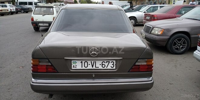 Mercedes E 200 1990, 350,000 km - 2.0 л - Beyləqan