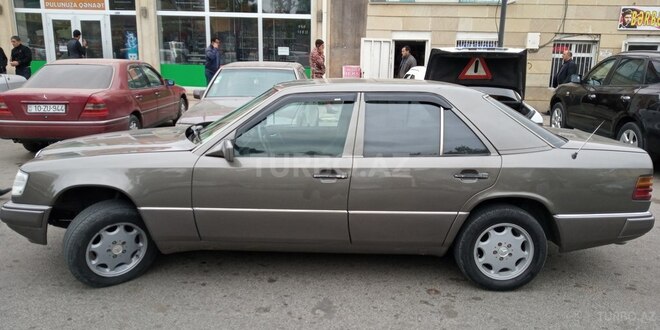 Mercedes E 200 1990, 350,000 km - 2.0 л - Beyləqan