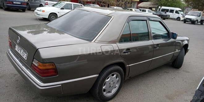 Mercedes E 200 1990, 350,000 km - 2.0 л - Beyləqan