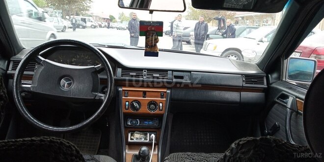 Mercedes E 200 1990, 350,000 km - 2.0 л - Beyləqan