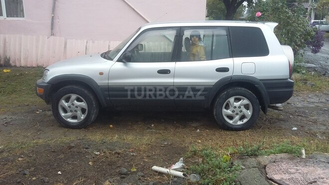 Toyota RAV4 1996, 229,000 km - 2.0 l - Qax