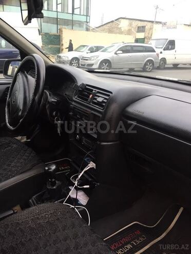 Opel Vectra 1993, 300,000 km - 1.6 л - Bakı