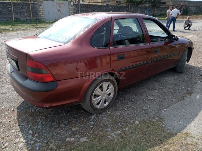 Opel Vectra 1997, 352,000 km - 1.6 l - Qax