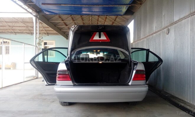 Mercedes E 240 1998, 362,110 km - 2.4 l - Goranboy