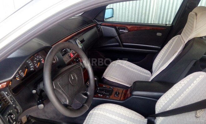 Mercedes E 240 1998, 362,110 km - 2.4 l - Goranboy