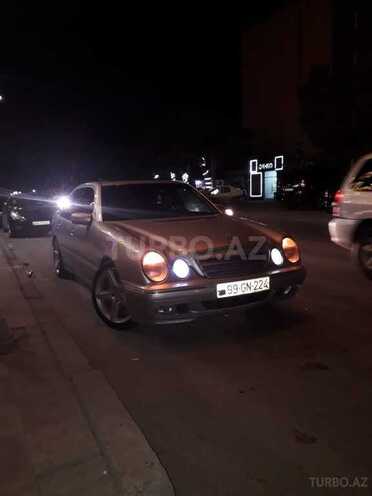 Mercedes E 320 2000, 300,000 km - 3.2 l - Bakı