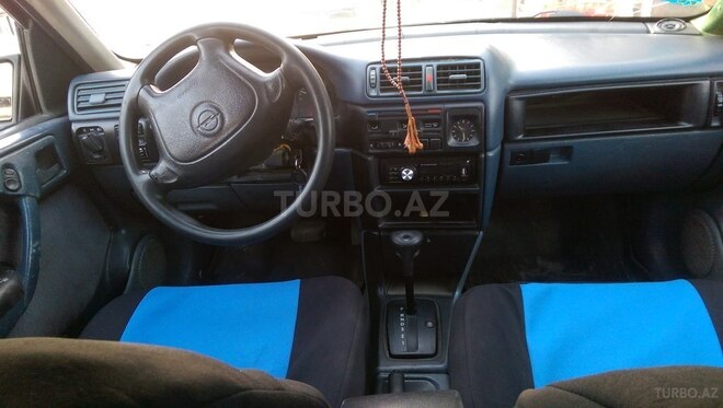 Opel Vectra 1994, 325,000 km - 2.0 l - Bakı