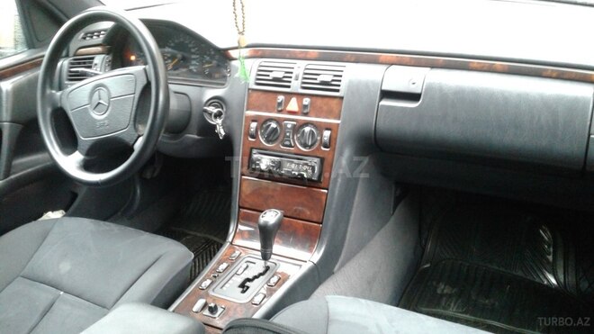 Mercedes E 230 1997, 297,700 km - 2.3 l - Bakı