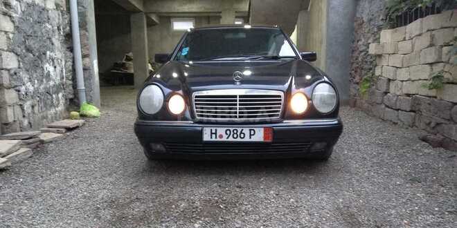 Mercedes E 240 1997, 135,500 km - 2.4 l - Gəncə