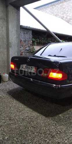 Mercedes E 240 1997, 135,500 km - 2.4 l - Gəncə