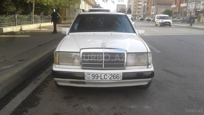 Mercedes E 200 1987, 235,000 km - 2.0 l - Bakı
