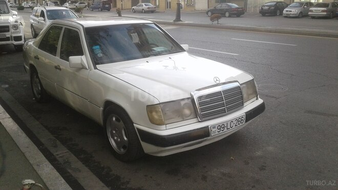 Mercedes E 200 1987, 235,000 km - 2.0 l - Bakı