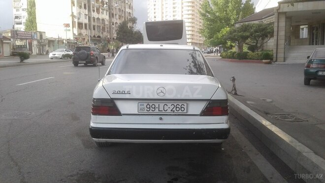 Mercedes E 200 1987, 235,000 km - 2.0 l - Bakı