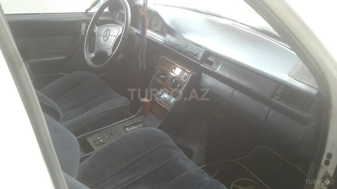 Mercedes E 200 1987, 235,000 km - 2.0 l - Bakı