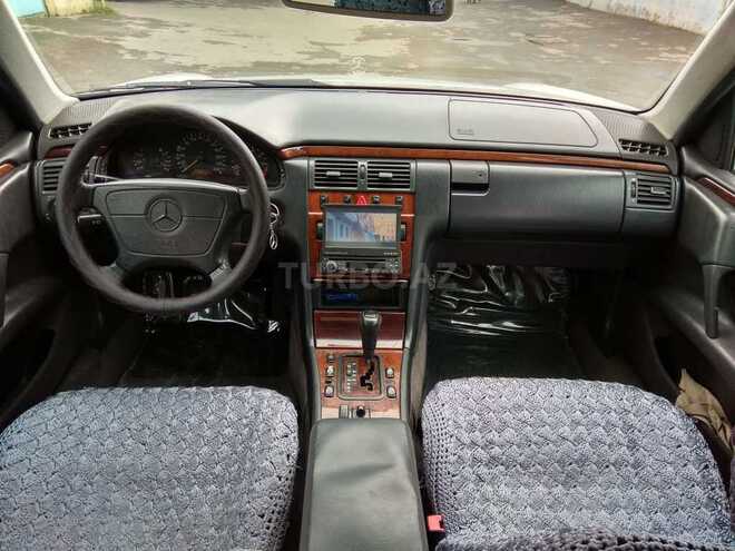 Mercedes E 240 1998, 289,634 km - 2.4 l - Bakı