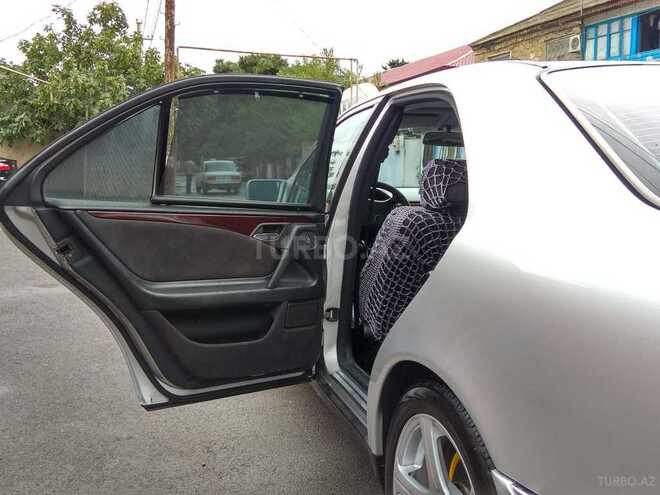 Mercedes E 240 1998, 289,634 km - 2.4 l - Bakı