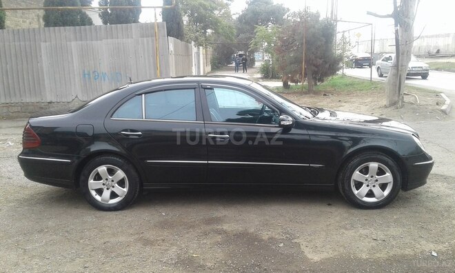 Mercedes E 220 2002, 260,000 km - 2.2 л - Bakı