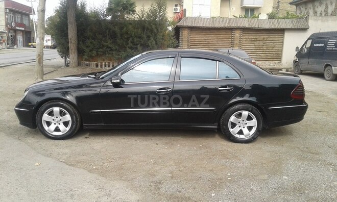 Mercedes E 220 2002, 260,000 km - 2.2 л - Bakı