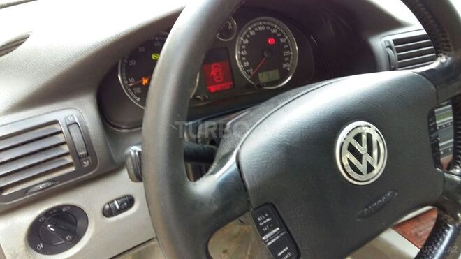 Volkswagen Passat 2002, 256,000 km - 2.0 l - Bakı