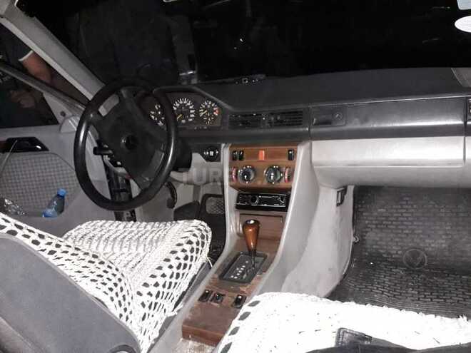 Mercedes E 260 1988, 271,344 km - 2.6 л - Bakı