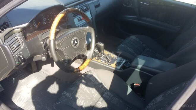 Mercedes E 260 1988, 271,344 km - 2.6 л - Bakı