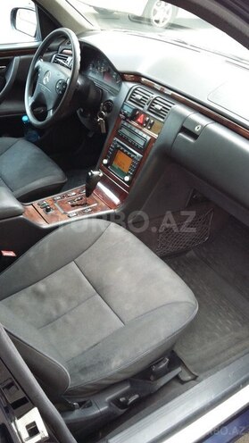 Mercedes E 220 2001, 357,000 km - 2.2 l - Bakı