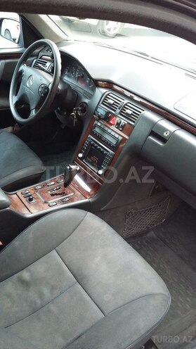 Mercedes E 220 2001, 357,000 km - 2.2 l - Bakı