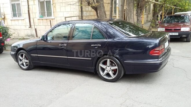 Mercedes E 220 2001, 357,000 km - 2.2 l - Bakı