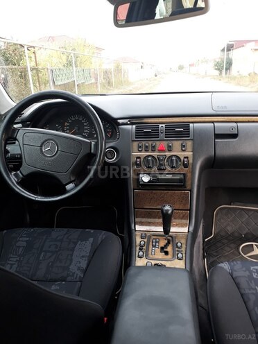 Mercedes E 240 1999, 232,351 km - 2.4 л - Beyləqan