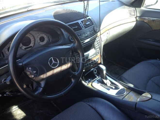 Mercedes E 240 2003, 267,000 km - 2.6 l - Bakı