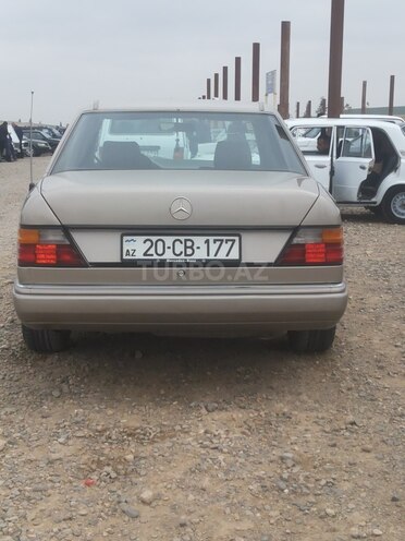 Mercedes E 200 1990, 239,785 km - 2.0 л - Gəncə