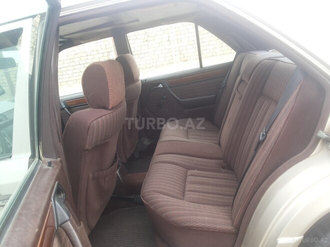 Mercedes E 200 1990, 239,785 km - 2.0 л - Gəncə