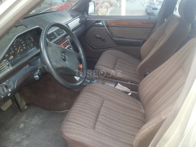 Mercedes E 200 1990, 239,785 km - 2.0 л - Gəncə