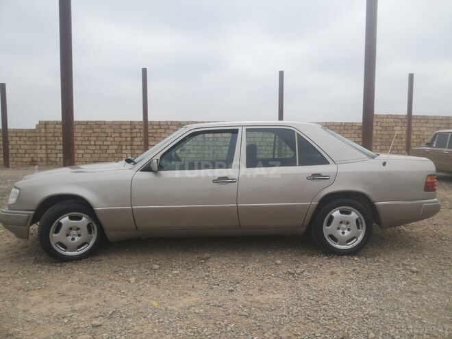 Mercedes E 200 1990, 239,785 km - 2.0 л - Gəncə