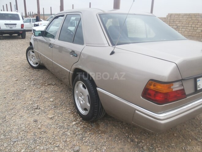 Mercedes E 200 1990, 239,785 km - 2.0 л - Gəncə