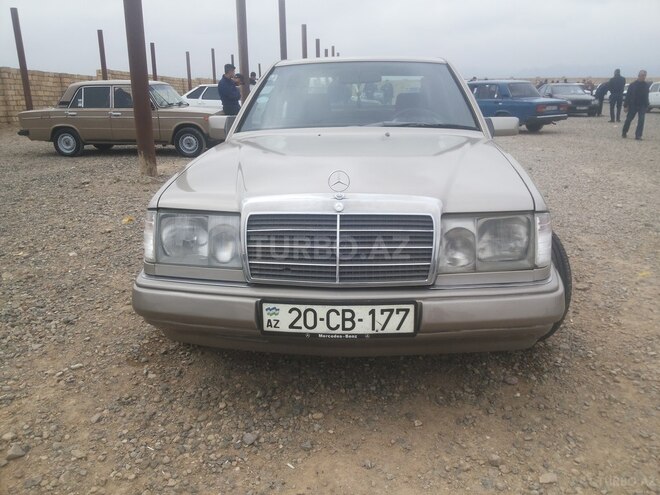 Mercedes E 200 1990, 239,785 km - 2.0 л - Gəncə