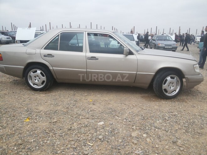 Mercedes E 200 1990, 239,785 km - 2.0 л - Gəncə