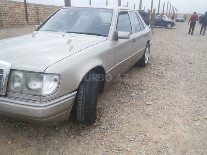 Mercedes E 200 1990, 239,785 km - 2.0 л - Gəncə