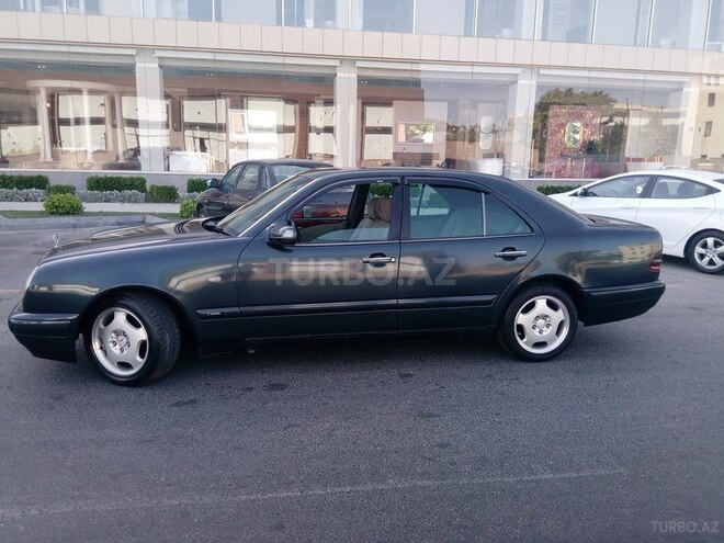 Mercedes E 270 1997, 335,000 km - 2.7 l - Bakı
