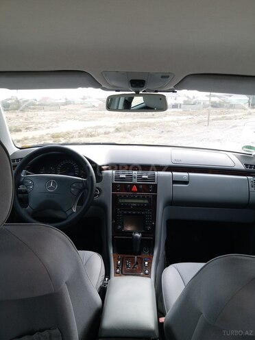 Mercedes E 220 2001, 490,000 km - 2.2 л - Sumqayıt