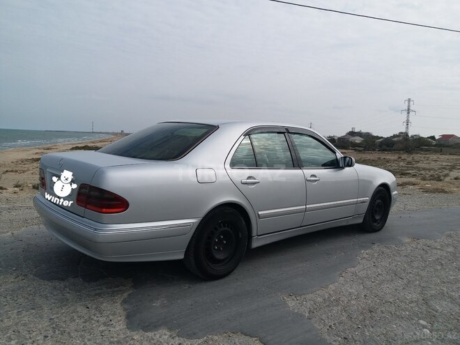 Mercedes E 220 2001, 490,000 km - 2.2 л - Sumqayıt