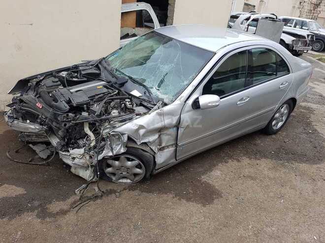 Mercedes C 180 2003, 235,000 km - 1.8 l - Bakı