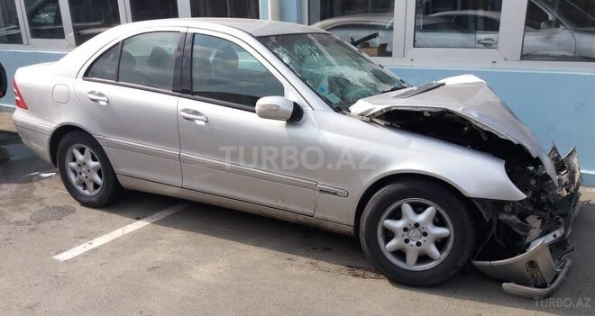 Mercedes C 180 2003, 235,000 km - 1.8 l - Bakı