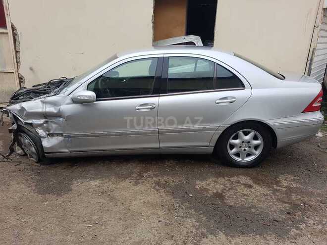 Mercedes C 180 2003, 235,000 km - 1.8 l - Bakı