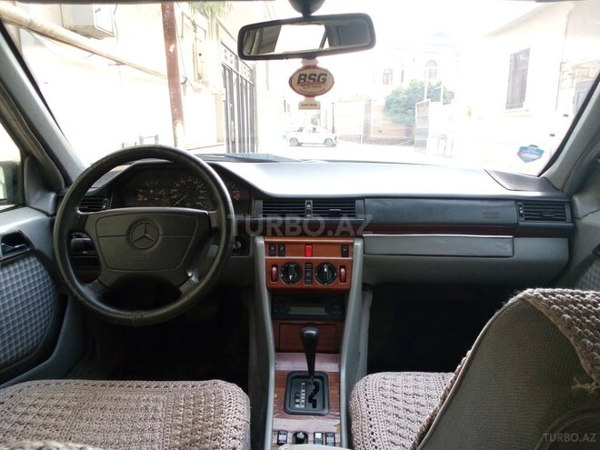 Mercedes E 220 1994, 434,000 km - 2.2 l - Bakı