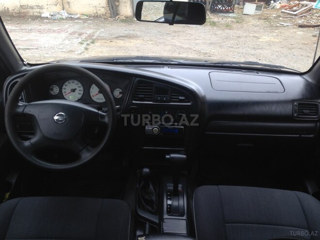 Nissan Pathfinder 2002, 246,350 km - 3.3 l - Bakı