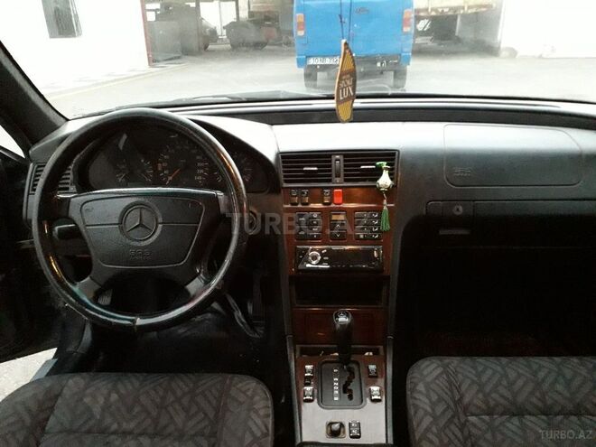 Mercedes C 220 1995, 297,000 km - 2.2 л - Sumqayıt