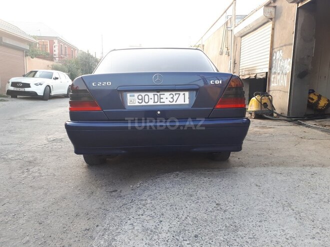 Mercedes C 220 1999, 290,000 km - 2.2 l - Bakı