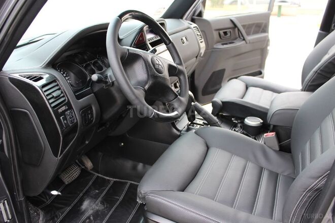 Mitsubishi Pajero 2006, 215,000 km - 3.0 l - Bakı
